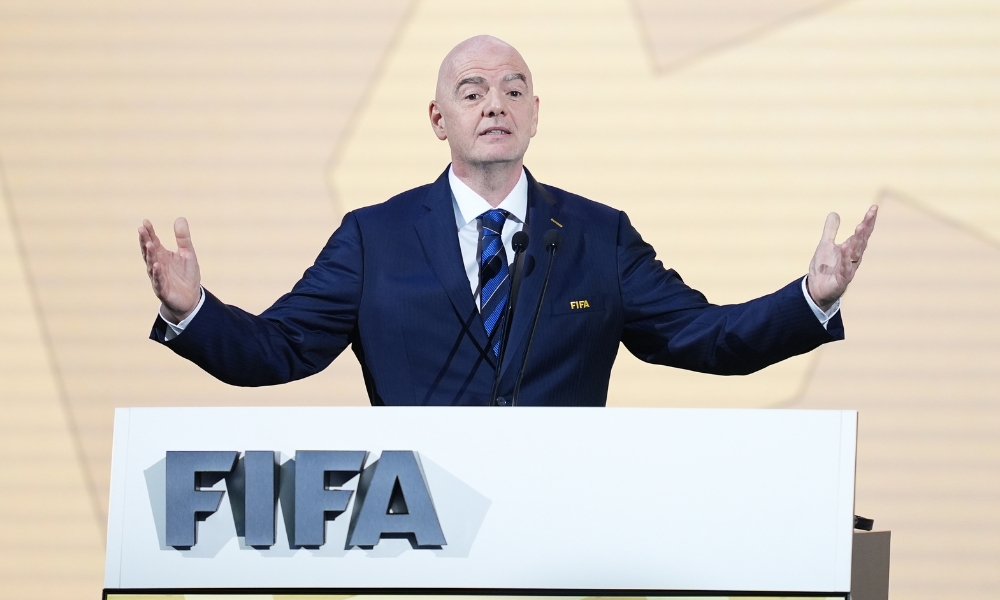 冷空气东移南下北方多地气温“对半减” 南方阴雨明起再度发展.